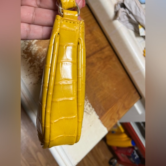 Forever 21 Yellow Croc-Embossed Women's Bag NWOT - Picture 10 of 11